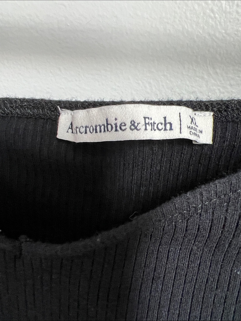 Abercrombie & Fitch | Black Puff-Sleeve Smocked Crop Top Minimalist Size XL - Picture 2 of 15
